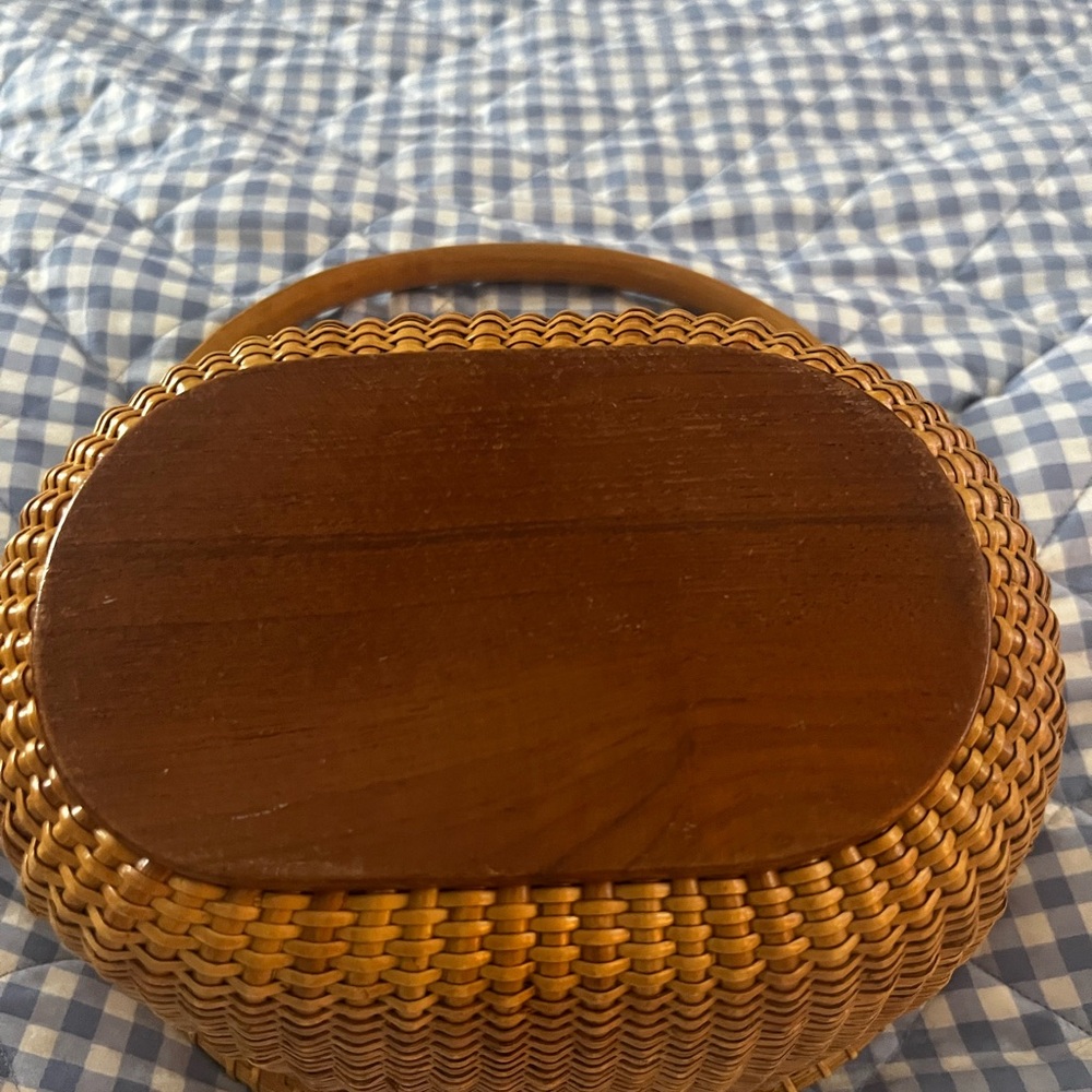 EUC Brooks Brothers woven Nantucket STYLE basket purse with navy cotton lining. - Picture 6 of 9
